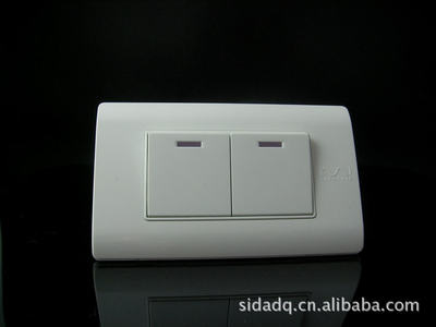 外貿(mào)美式墻壁開關(guān)插座 卡賓斯基118型純白二位開關(guān)，品質(zhì)與設(shè)計的融合